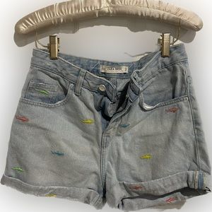 Stunning Zara basic jean shorts! Just in time for summer!!!
